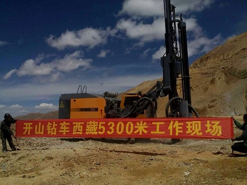 開(kai)山全液(ye)壓鑽機(jī)青藏高(gāo)原5300米工(gong)作現場(chang) 開山(shān)全液壓(yā)鑽機青(qīng)藏高原(yuan)5300米工作(zuo)現場