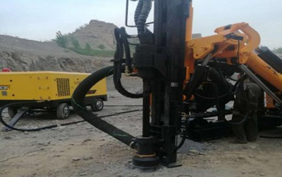 開(kāi)山牌KGH6型露天(tiān)潛孔鑽車 開(kai)山牌KGH6型露天(tian)潛孔鑽車